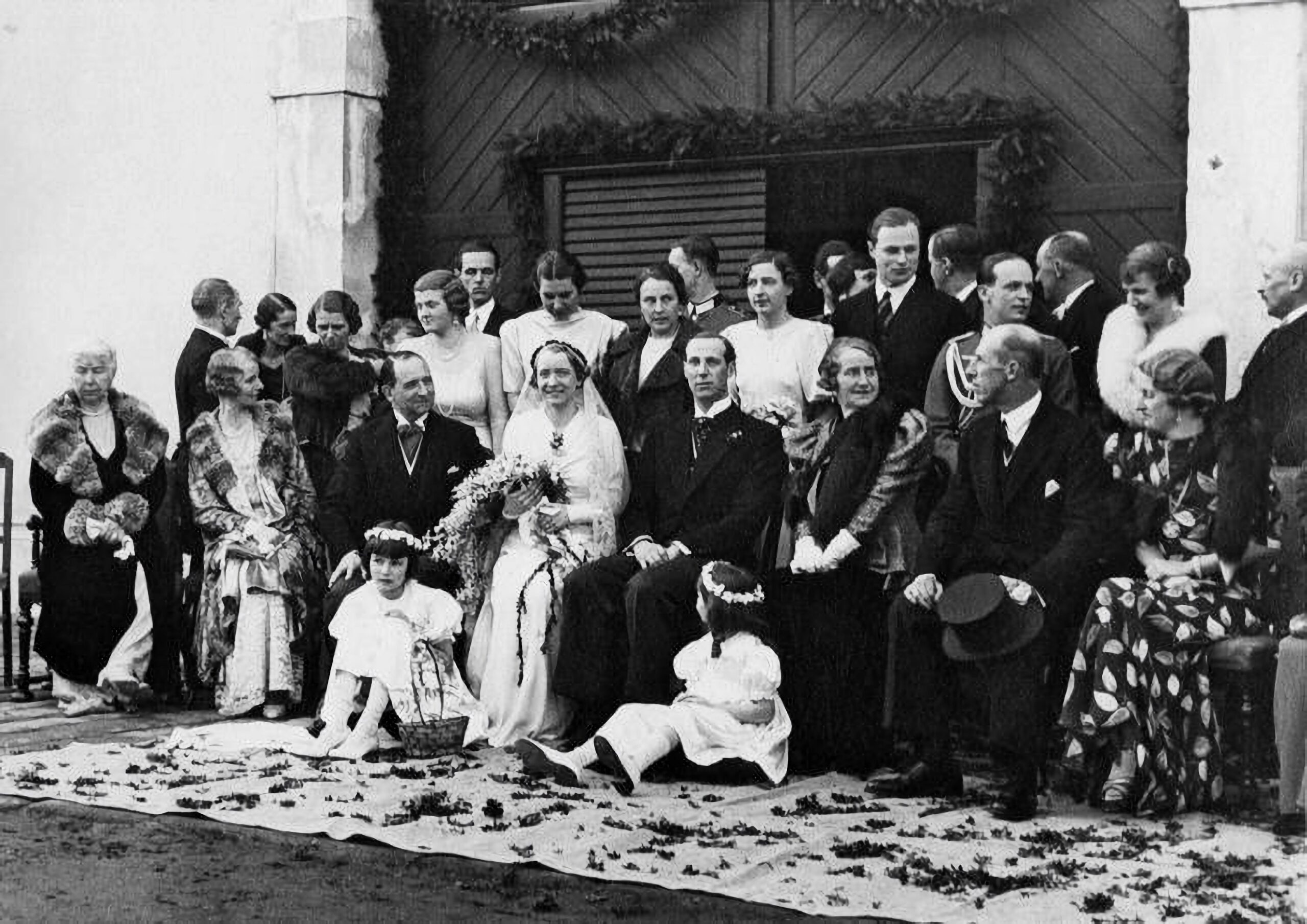am image of the lehndorff family some 23 strong, all age groups looking pretty dapper!
